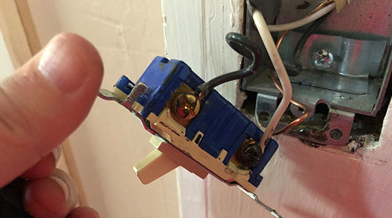 Wires inside a lightswitch